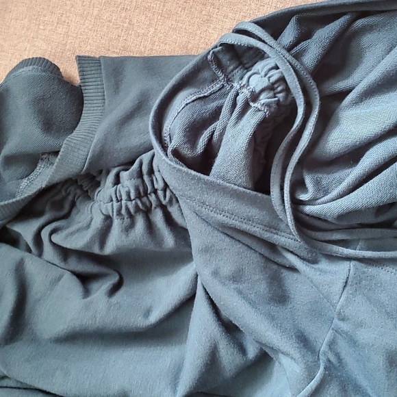 Ideology top women’s size medium blue cinch front crop long sleeve v-neck - Picture 11 of 12